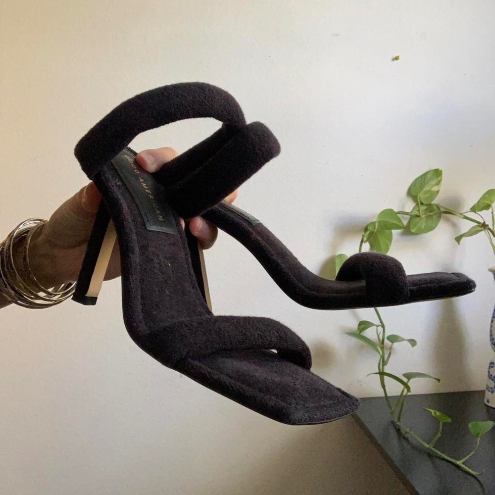 GOOD AMERICAN HEELS